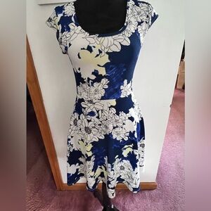 Form fitted Myth floral dress size medium
